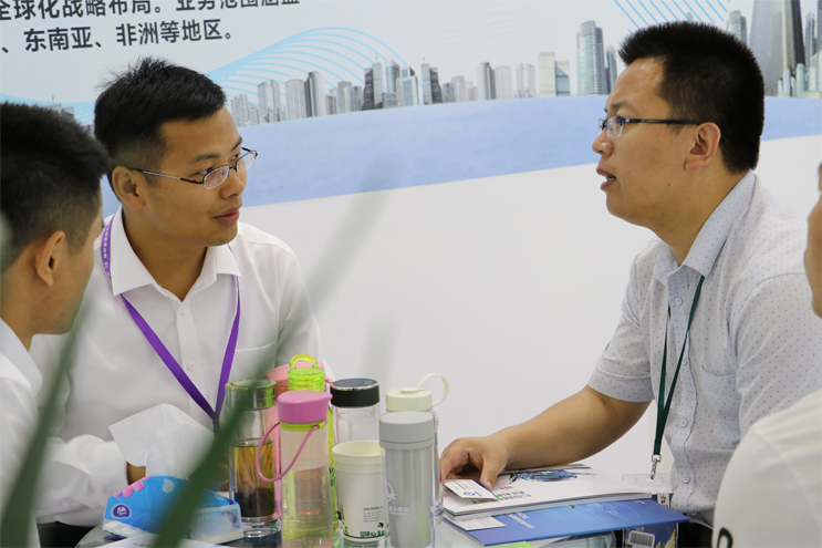 //7xo6kd.com1.z0.glb.clouddn.com/upload-ueditor-image-20170615-1497516102273057279.jpg 认真接待1.jpg